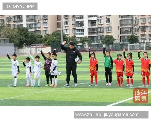 足球西西妹的精彩瞬间与成长历程探秘,追寻她在绿茵场上的梦想与坚持